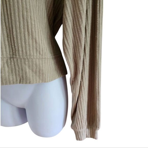 Spiritual Gangster Mila Pullover Cropped Hooded Sweater - Women's - Picture 6 of 11